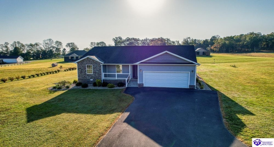 Dixie Highway, Horse Cave, Kentucky 42749, ,2 BathroomsBathrooms,For Sale,Dixie Highway,HK24003844