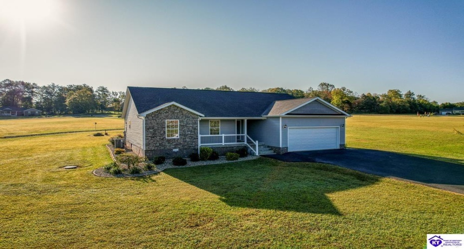 Dixie Highway, Horse Cave, Kentucky 42749, ,2 BathroomsBathrooms,For Sale,Dixie Highway,HK24003844