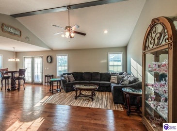 Dixie Highway, Horse Cave, Kentucky 42749, ,2 BathroomsBathrooms,For Sale,Dixie Highway,HK24003844 Dixie Highway, Horse Cave, Kentucky 42749, ,2 BathroomsBathrooms,For Sale,Dixie Highway,HK24003844