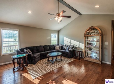 Dixie Highway, Horse Cave, Kentucky 42749, ,2 BathroomsBathrooms,For Sale,Dixie Highway,HK24003844 Dixie Highway, Horse Cave, Kentucky 42749, ,2 BathroomsBathrooms,For Sale,Dixie Highway,HK24003844