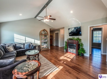 Dixie Highway, Horse Cave, Kentucky 42749, ,2 BathroomsBathrooms,For Sale,Dixie Highway,HK24003844 Dixie Highway, Horse Cave, Kentucky 42749, ,2 BathroomsBathrooms,For Sale,Dixie Highway,HK24003844