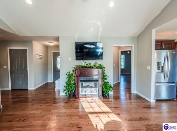 Dixie Highway, Horse Cave, Kentucky 42749, ,2 BathroomsBathrooms,For Sale,Dixie Highway,HK24003844 Dixie Highway, Horse Cave, Kentucky 42749, ,2 BathroomsBathrooms,For Sale,Dixie Highway,HK24003844