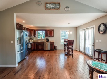 Dixie Highway, Horse Cave, Kentucky 42749, ,2 BathroomsBathrooms,For Sale,Dixie Highway,HK24003844 Dixie Highway, Horse Cave, Kentucky 42749, ,2 BathroomsBathrooms,For Sale,Dixie Highway,HK24003844