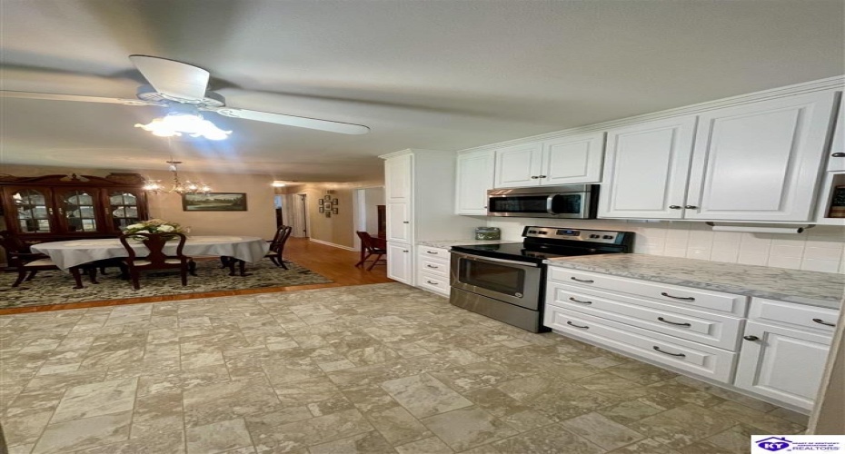 Gardenia Drive, Campbellsville, Kentucky 42718, ,3 BathroomsBathrooms,For Sale,Gardenia Drive,HK24003855