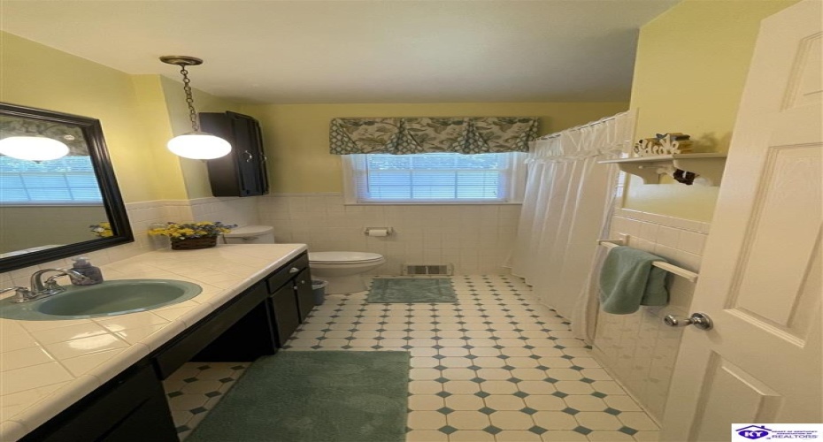 Gardenia Drive, Campbellsville, Kentucky 42718, ,3 BathroomsBathrooms,For Sale,Gardenia Drive,HK24003855