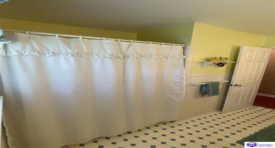 Gardenia Drive, Campbellsville, Kentucky 42718, ,3 BathroomsBathrooms,For Sale,Gardenia Drive,HK24003855