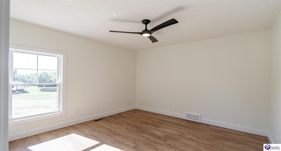 New Glendale Road, Elizabethtown, Kentucky 42701, ,3 BathroomsBathrooms,For Sale,New Glendale Road,HK24003856