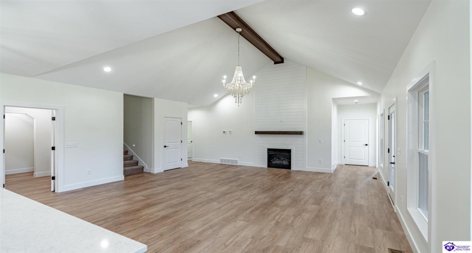 New Glendale Road, Elizabethtown, Kentucky 42701, ,3 BathroomsBathrooms,For Sale,New Glendale Road,HK24003856