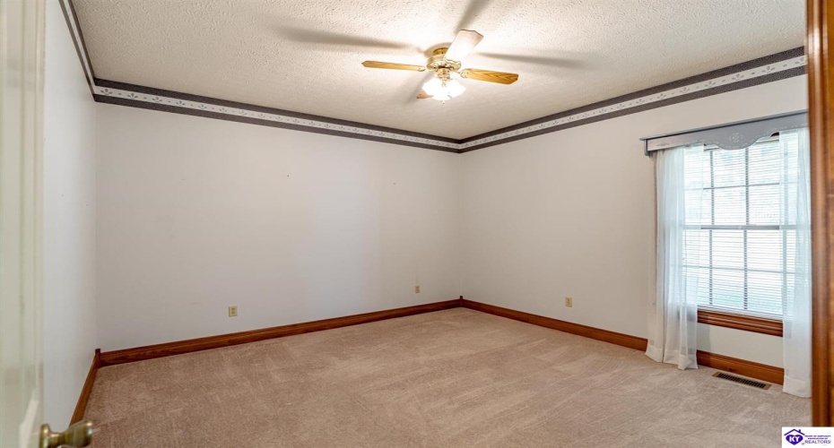 Elm Road, Elizabethtown, Kentucky 42701, ,4 BathroomsBathrooms,For Sale,Elm Road,HK24003857