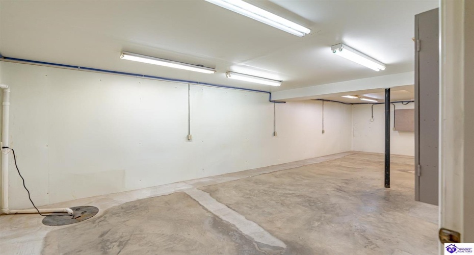 Elm Road, Elizabethtown, Kentucky 42701, ,4 BathroomsBathrooms,For Sale,Elm Road,HK24003857