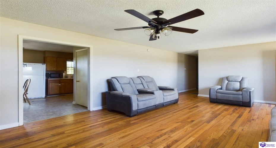 Pear Orchard Rd NW, Elizabethtown, Kentucky 42701, ,2 BathroomsBathrooms,For Sale,Pear Orchard Rd NW,HK24003861