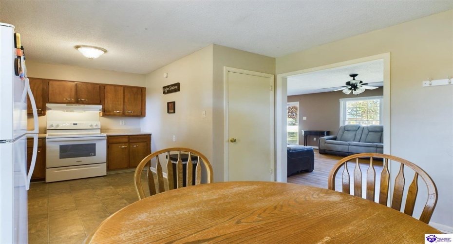 Pear Orchard Rd NW, Elizabethtown, Kentucky 42701, ,2 BathroomsBathrooms,For Sale,Pear Orchard Rd NW,HK24003861