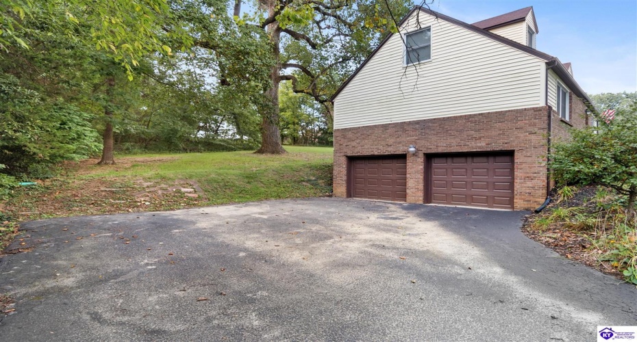 Linda Lane, Elizabethtown, Kentucky 42701, ,1 BathroomBathrooms,For Sale,Linda Lane,HK24003868