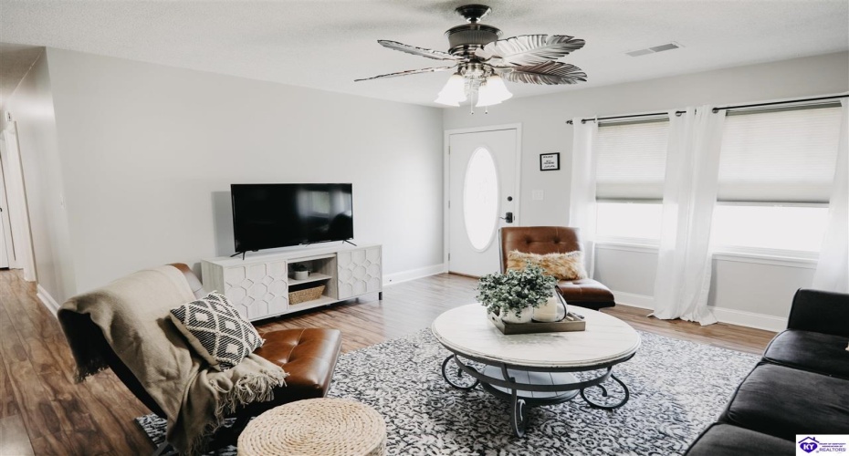 French Street, Elizabethtown, Kentucky 42701, ,1 BathroomBathrooms,For Sale,French Street,HK24003871 French Street, Elizabethtown, Kentucky 42701, ,1 BathroomBathrooms,For Sale,French Street,HK24003871