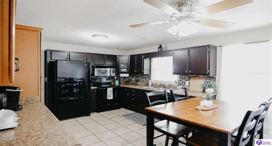 French Street, Elizabethtown, Kentucky 42701, ,1 BathroomBathrooms,For Sale,French Street,HK24003871 French Street, Elizabethtown, Kentucky 42701, ,1 BathroomBathrooms,For Sale,French Street,HK24003871