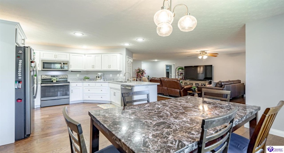 Nancy Drive, Elizabethtown, Kentucky 42701, ,4 BathroomsBathrooms,For Sale,Nancy Drive,HK24003872 Nancy Drive, Elizabethtown, Kentucky 42701, ,4 BathroomsBathrooms,For Sale,Nancy Drive,HK24003872