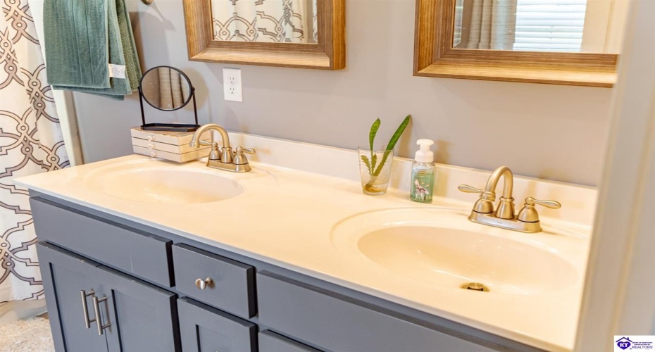 Nancy Drive, Elizabethtown, Kentucky 42701, ,4 BathroomsBathrooms,For Sale,Nancy Drive,HK24003872 Nancy Drive, Elizabethtown, Kentucky 42701, ,4 BathroomsBathrooms,For Sale,Nancy Drive,HK24003872