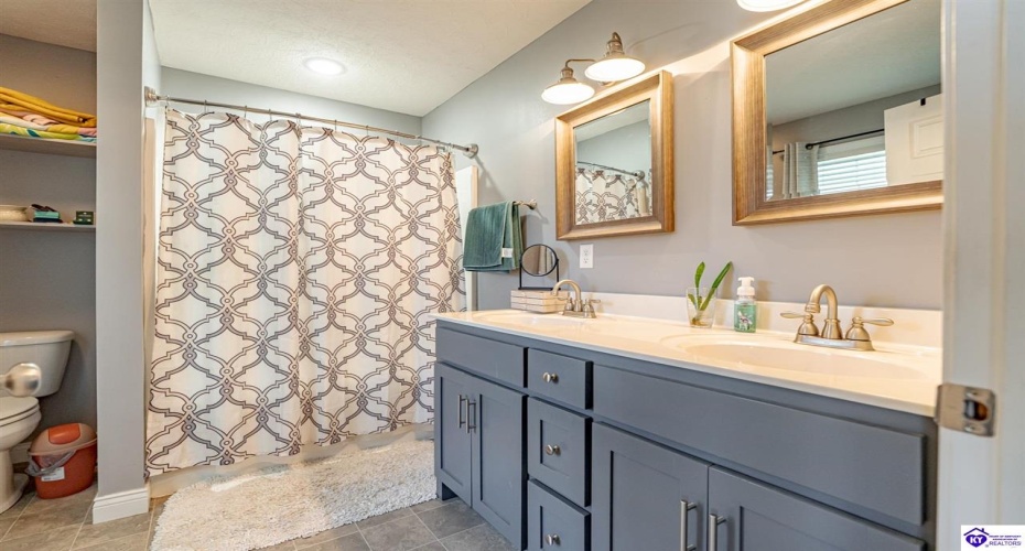 Nancy Drive, Elizabethtown, Kentucky 42701, ,4 BathroomsBathrooms,For Sale,Nancy Drive,HK24003872 Nancy Drive, Elizabethtown, Kentucky 42701, ,4 BathroomsBathrooms,For Sale,Nancy Drive,HK24003872