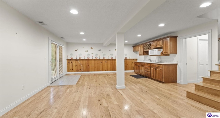 White Mills Glendale Rd, Glendale, Kentucky 42740, ,3 BathroomsBathrooms,For Sale,White Mills Glendale Rd,HK24003874 White Mills Glendale Rd, Glendale, Kentucky 42740, ,3 BathroomsBathrooms,For Sale,White Mills Glendale Rd,HK24003874