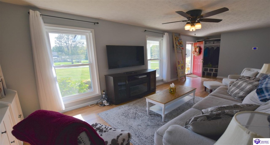 Winter Park Place, Elizabethtown, Kentucky 42701, ,3 BathroomsBathrooms,For Sale,Winter Park Place,HK24003885 Winter Park Place, Elizabethtown, Kentucky 42701, ,3 BathroomsBathrooms,For Sale,Winter Park Place,HK24003885