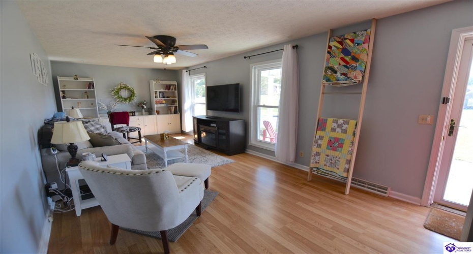 Winter Park Place, Elizabethtown, Kentucky 42701, ,3 BathroomsBathrooms,For Sale,Winter Park Place,HK24003885 Winter Park Place, Elizabethtown, Kentucky 42701, ,3 BathroomsBathrooms,For Sale,Winter Park Place,HK24003885