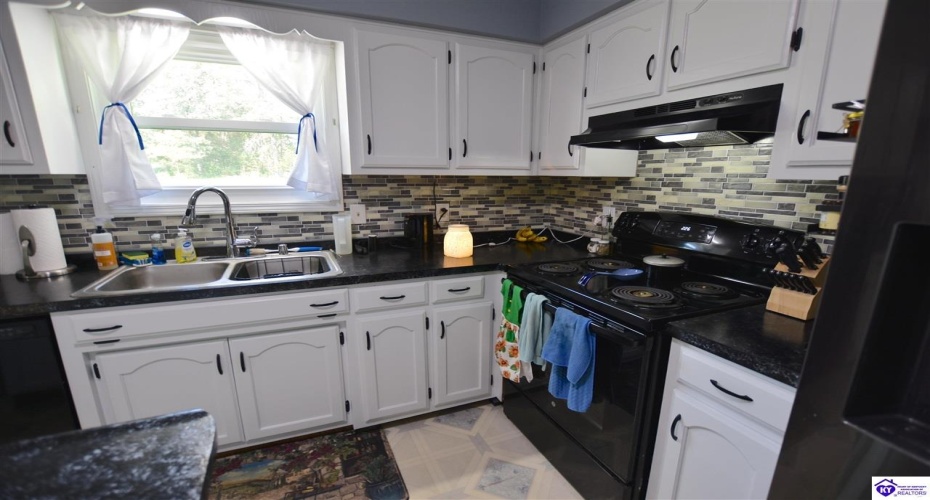 Winter Park Place, Elizabethtown, Kentucky 42701, ,3 BathroomsBathrooms,For Sale,Winter Park Place,HK24003885 Winter Park Place, Elizabethtown, Kentucky 42701, ,3 BathroomsBathrooms,For Sale,Winter Park Place,HK24003885