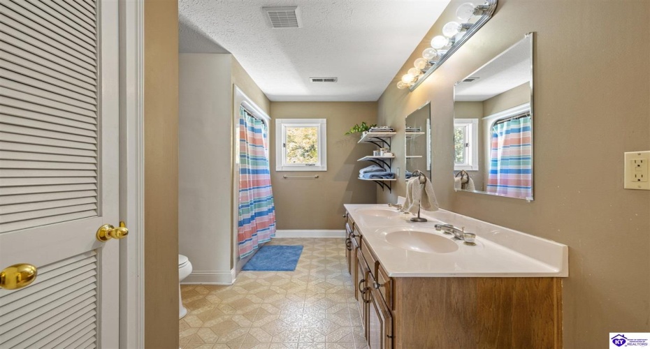 Forest Hill Road, Shepherdsville, Kentucky 40165, ,4 BathroomsBathrooms,For Sale,Forest Hill Road,HK24003888 Forest Hill Road, Shepherdsville, Kentucky 40165, ,4 BathroomsBathrooms,For Sale,Forest Hill Road,HK24003888