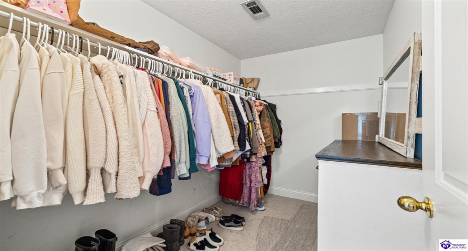 Forest Hill Road, Shepherdsville, Kentucky 40165, ,4 BathroomsBathrooms,For Sale,Forest Hill Road,HK24003888 Forest Hill Road, Shepherdsville, Kentucky 40165, ,4 BathroomsBathrooms,For Sale,Forest Hill Road,HK24003888