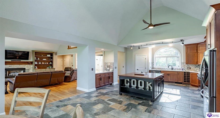 Chaparral Drive, Elizabethtown, Kentucky 42701, ,4 BathroomsBathrooms,For Sale,Chaparral Drive,HK24003899 Chaparral Drive, Elizabethtown, Kentucky 42701, ,4 BathroomsBathrooms,For Sale,Chaparral Drive,HK24003899