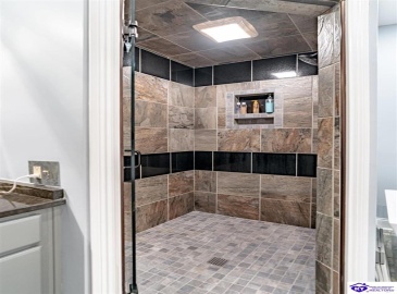 Chaparral Drive, Elizabethtown, Kentucky 42701, ,4 BathroomsBathrooms,For Sale,Chaparral Drive,HK24003899