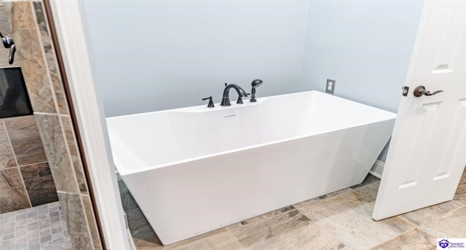 Chaparral Drive, Elizabethtown, Kentucky 42701, ,4 BathroomsBathrooms,For Sale,Chaparral Drive,HK24003899 Chaparral Drive, Elizabethtown, Kentucky 42701, ,4 BathroomsBathrooms,For Sale,Chaparral Drive,HK24003899