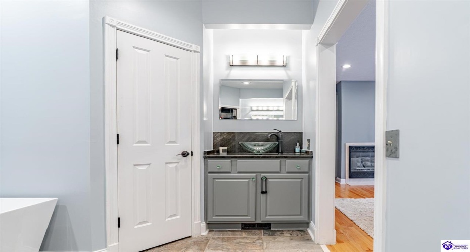 Chaparral Drive, Elizabethtown, Kentucky 42701, ,4 BathroomsBathrooms,For Sale,Chaparral Drive,HK24003899 Chaparral Drive, Elizabethtown, Kentucky 42701, ,4 BathroomsBathrooms,For Sale,Chaparral Drive,HK24003899