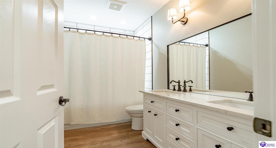 Chaparral Drive, Elizabethtown, Kentucky 42701, ,4 BathroomsBathrooms,For Sale,Chaparral Drive,HK24003899 Chaparral Drive, Elizabethtown, Kentucky 42701, ,4 BathroomsBathrooms,For Sale,Chaparral Drive,HK24003899