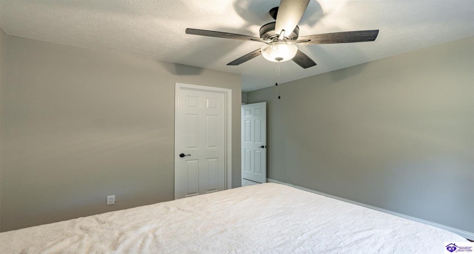 Chaparral Drive, Elizabethtown, Kentucky 42701, ,4 BathroomsBathrooms,For Sale,Chaparral Drive,HK24003899 Chaparral Drive, Elizabethtown, Kentucky 42701, ,4 BathroomsBathrooms,For Sale,Chaparral Drive,HK24003899