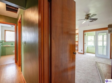 Lincoln Street, Vine Grove, Kentucky 40175, ,3 BathroomsBathrooms,For Sale,Lincoln Street,HK24003903