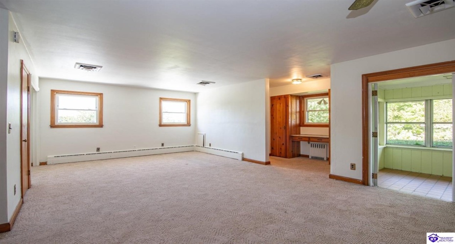 Lincoln Street, Vine Grove, Kentucky 40175, ,3 BathroomsBathrooms,For Sale,Lincoln Street,HK24003903 Lincoln Street, Vine Grove, Kentucky 40175, ,3 BathroomsBathrooms,For Sale,Lincoln Street,HK24003903