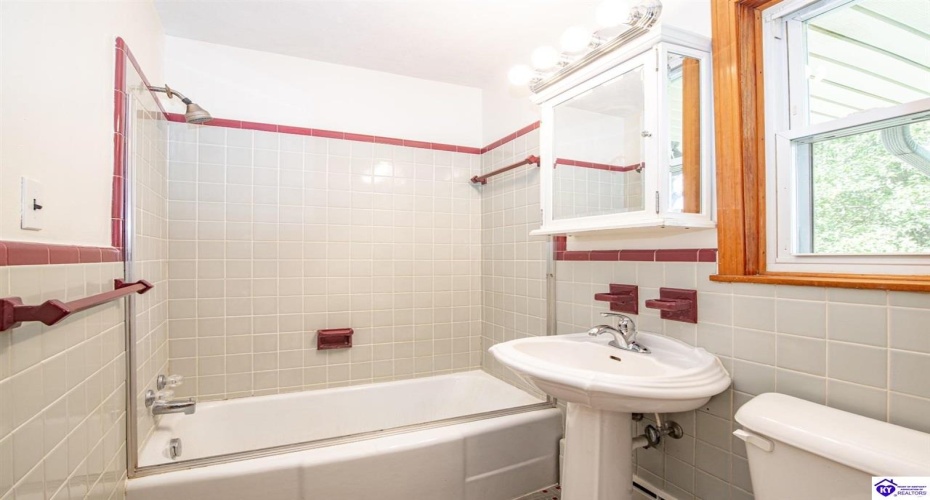 Lincoln Street, Vine Grove, Kentucky 40175, ,3 BathroomsBathrooms,For Sale,Lincoln Street,HK24003903 Lincoln Street, Vine Grove, Kentucky 40175, ,3 BathroomsBathrooms,For Sale,Lincoln Street,HK24003903
