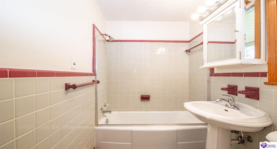 Lincoln Street, Vine Grove, Kentucky 40175, ,3 BathroomsBathrooms,For Sale,Lincoln Street,HK24003903 Lincoln Street, Vine Grove, Kentucky 40175, ,3 BathroomsBathrooms,For Sale,Lincoln Street,HK24003903