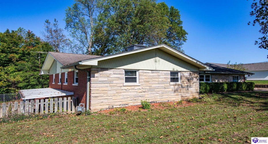 Lincoln Street, Vine Grove, Kentucky 40175, ,3 BathroomsBathrooms,For Sale,Lincoln Street,HK24003903 Lincoln Street, Vine Grove, Kentucky 40175, ,3 BathroomsBathrooms,For Sale,Lincoln Street,HK24003903