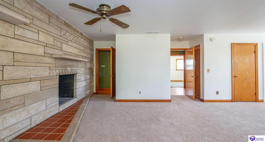 Lincoln Street, Vine Grove, Kentucky 40175, ,3 BathroomsBathrooms,For Sale,Lincoln Street,HK24003903 Lincoln Street, Vine Grove, Kentucky 40175, ,3 BathroomsBathrooms,For Sale,Lincoln Street,HK24003903