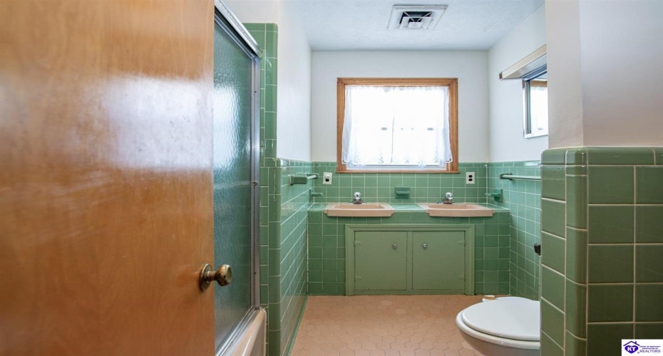 Lincoln Street, Vine Grove, Kentucky 40175, ,3 BathroomsBathrooms,For Sale,Lincoln Street,HK24003903 Lincoln Street, Vine Grove, Kentucky 40175, ,3 BathroomsBathrooms,For Sale,Lincoln Street,HK24003903
