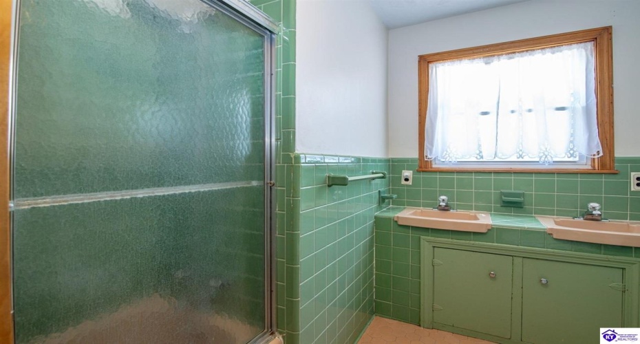 Lincoln Street, Vine Grove, Kentucky 40175, ,3 BathroomsBathrooms,For Sale,Lincoln Street,HK24003903 Lincoln Street, Vine Grove, Kentucky 40175, ,3 BathroomsBathrooms,For Sale,Lincoln Street,HK24003903