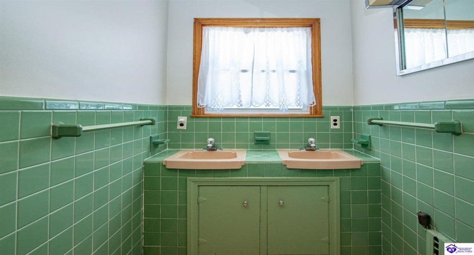 Lincoln Street, Vine Grove, Kentucky 40175, ,3 BathroomsBathrooms,For Sale,Lincoln Street,HK24003903 Lincoln Street, Vine Grove, Kentucky 40175, ,3 BathroomsBathrooms,For Sale,Lincoln Street,HK24003903