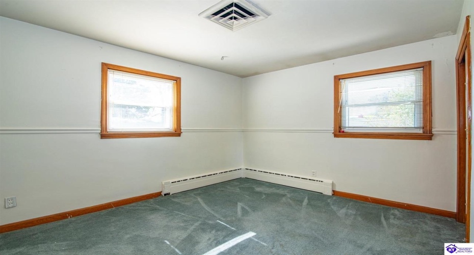 Lincoln Street, Vine Grove, Kentucky 40175, ,3 BathroomsBathrooms,For Sale,Lincoln Street,HK24003903 Lincoln Street, Vine Grove, Kentucky 40175, ,3 BathroomsBathrooms,For Sale,Lincoln Street,HK24003903