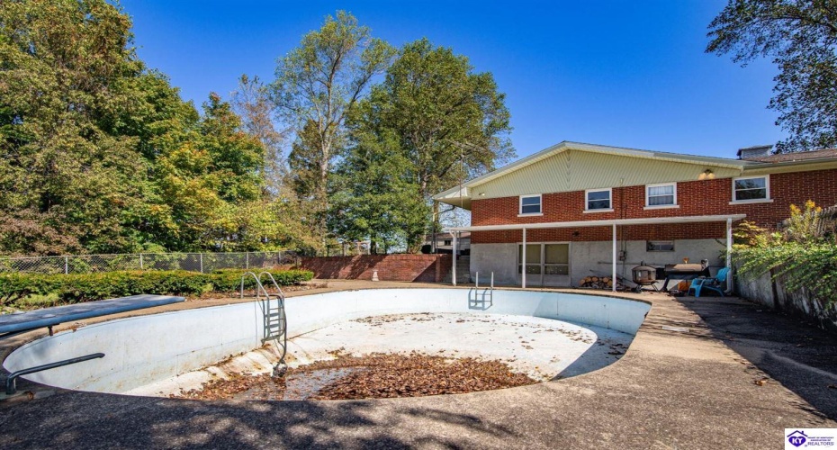 Lincoln Street, Vine Grove, Kentucky 40175, ,3 BathroomsBathrooms,For Sale,Lincoln Street,HK24003903