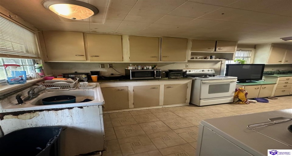 Manslick Road, Louisville, Kentucky 40272, ,1 BathroomBathrooms,For Sale,Manslick Road,HK24003904 Manslick Road, Louisville, Kentucky 40272, ,1 BathroomBathrooms,For Sale,Manslick Road,HK24003904