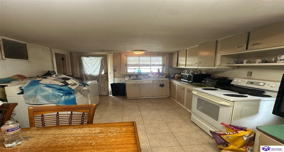 Manslick Road, Louisville, Kentucky 40272, ,1 BathroomBathrooms,For Sale,Manslick Road,HK24003904 Manslick Road, Louisville, Kentucky 40272, ,1 BathroomBathrooms,For Sale,Manslick Road,HK24003904