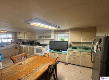 Manslick Road, Louisville, Kentucky 40272, ,1 BathroomBathrooms,For Sale,Manslick Road,HK24003904