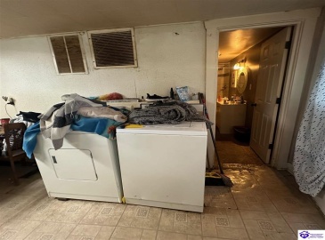 Manslick Road, Louisville, Kentucky 40272, ,1 BathroomBathrooms,For Sale,Manslick Road,HK24003904