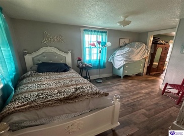 Manslick Road, Louisville, Kentucky 40272, ,1 BathroomBathrooms,For Sale,Manslick Road,HK24003904